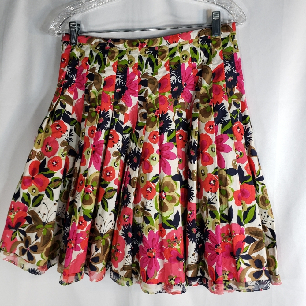 Bandolino White w/ Multi Floral Print  Full 100% Cotton Pleated Skirt Size 6